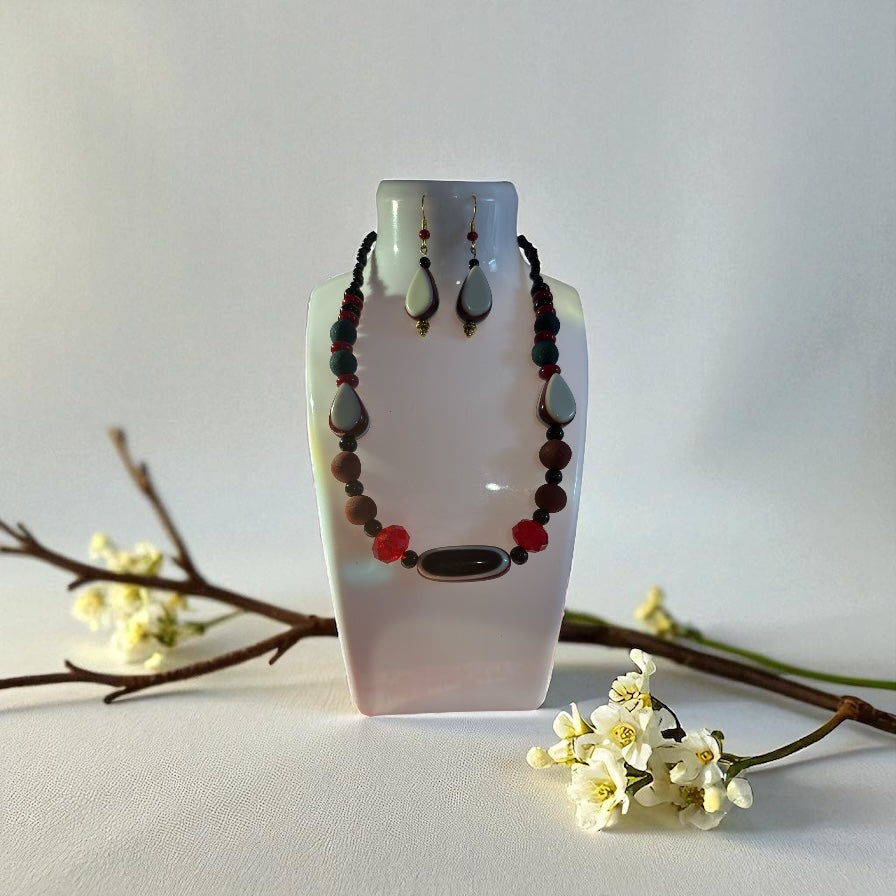 Mahlab Necklace Set